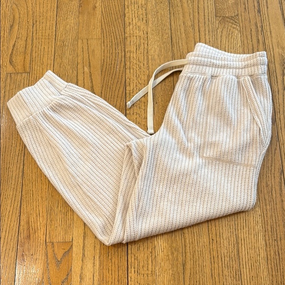 ✨ Splendid Cream Waffle Knit Joggers – Size Small ✨ - Picture 1 of 2